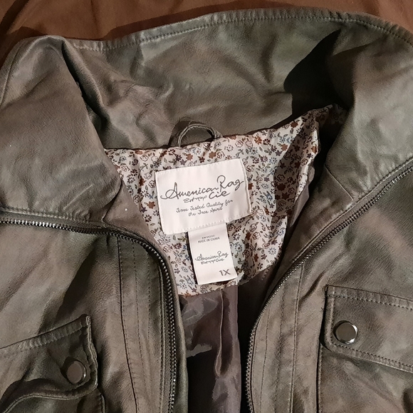 Feminine cut Leather Motorcycle Jacket - Picture 11 of 14